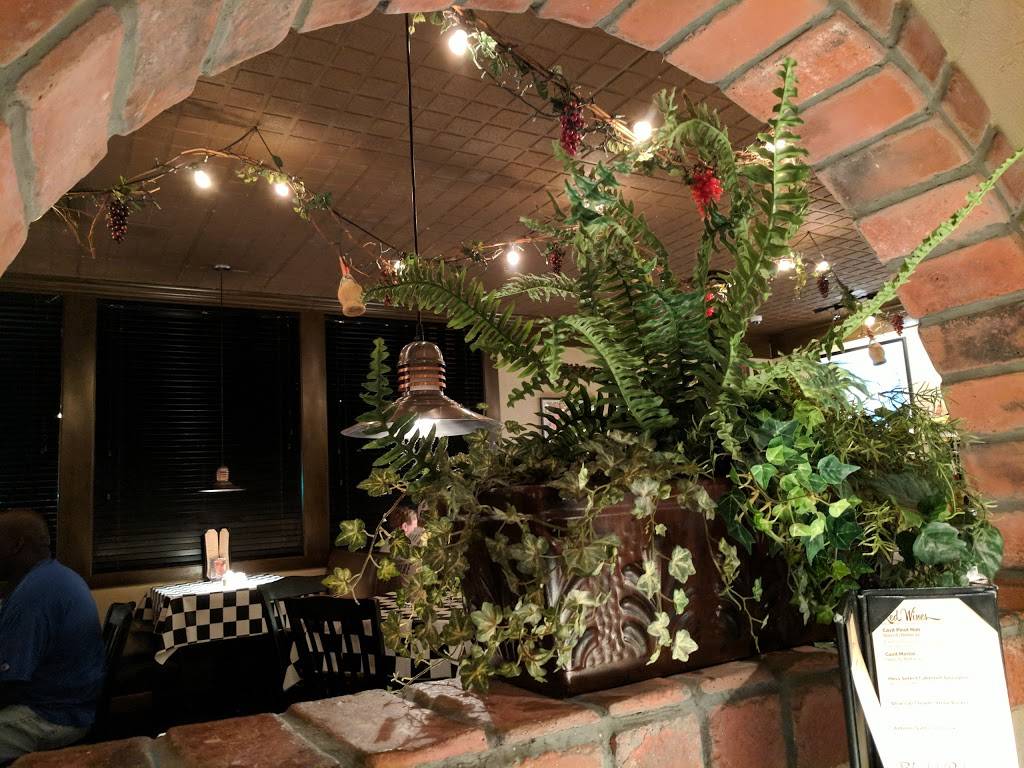 Old Town Spaghetti Store | restaurant | 550 Carriage House Dr, Jackson, TN 38305, USA | 7316684937 OR +1 731-668-4937