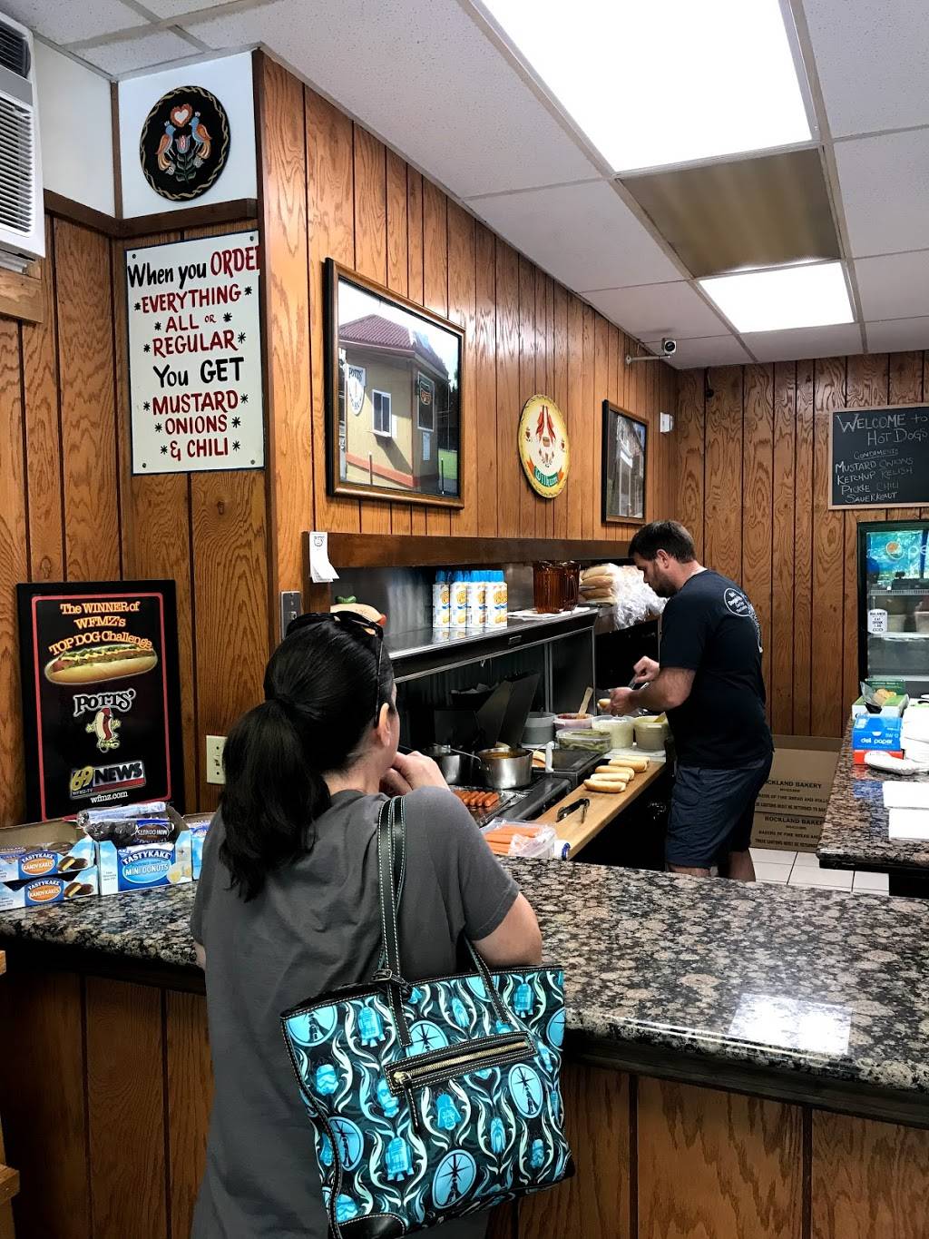 Potts Doggie Shop | meal takeaway | 114 W Fairview St, Bethlehem, PA 18018, USA | 6108656644 OR +1 610-865-6644