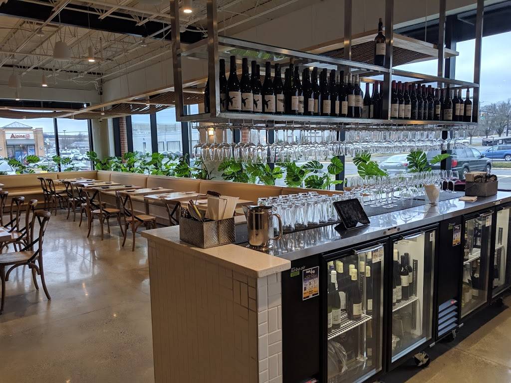 MaMa Chang | restaurant | 3251 Old Lee Hwy Ste101, Fairfax, VA 22030, USA | 7032685556 OR +1 703-268-5556