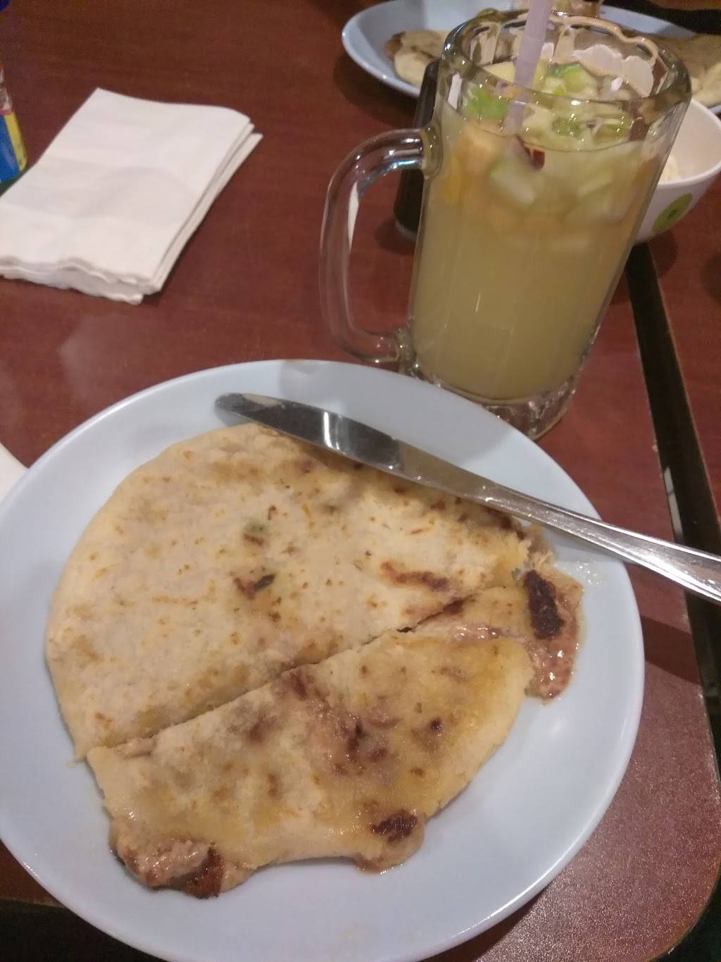 Tipicos El Encanto | restaurant | 8035 Snouffer School Rd, Gaithersburg, MD 20879, USA | 3017409641 OR +1 301-740-9641