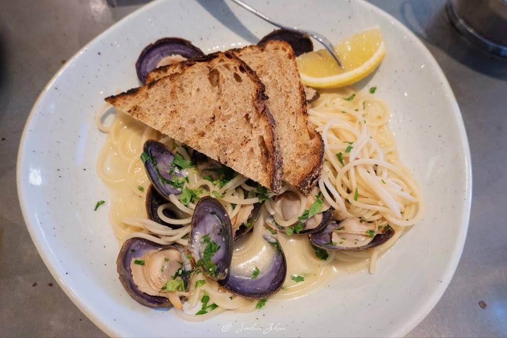 Blue Plate Oysterette | restaurant | 1355 Ocean Ave, Santa Monica, CA 90401, USA | 3105763474 OR +1 310-576-3474