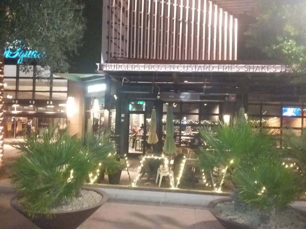 Shake Shack | restaurant | 7014 E Camelback Rd b116, Scottsdale, AZ 85251, USA | 4802708825 OR +1 480-270-8825