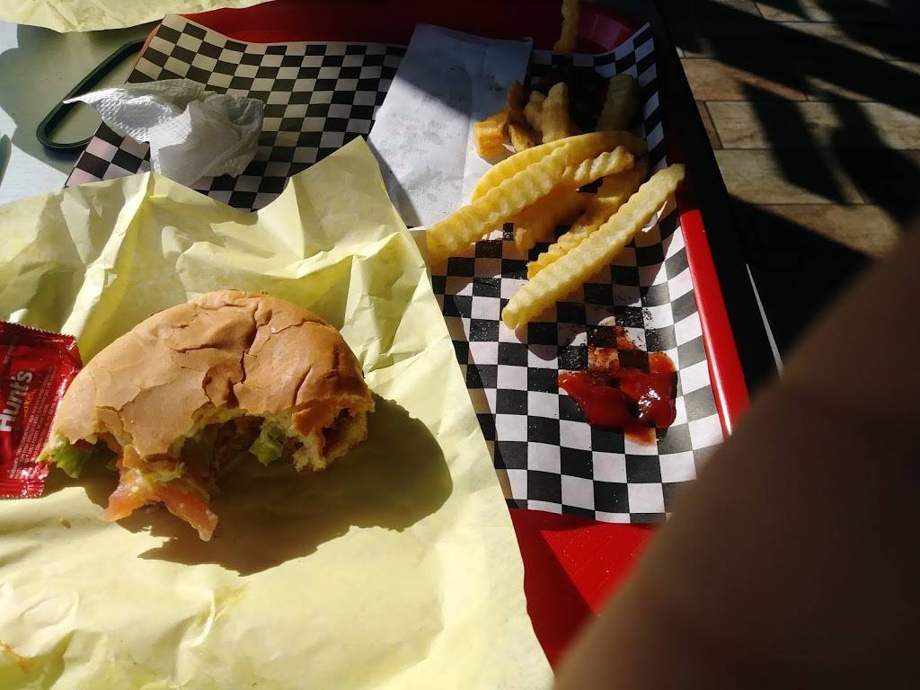 HomeTown burger | restaurant | 2719 Fredericksburg Rd, San Antonio, TX 78201, USA | 2104428868 OR +1 210-442-8868