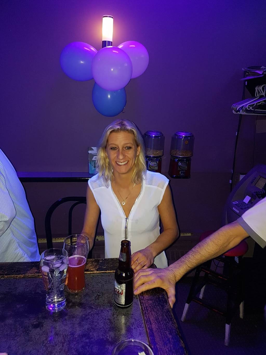 Bar LExcuse | night club | 1395 Av Dollard, LaSalle, QC H8N 1T3, Canada | 5143661363 OR +1 514-366-1363