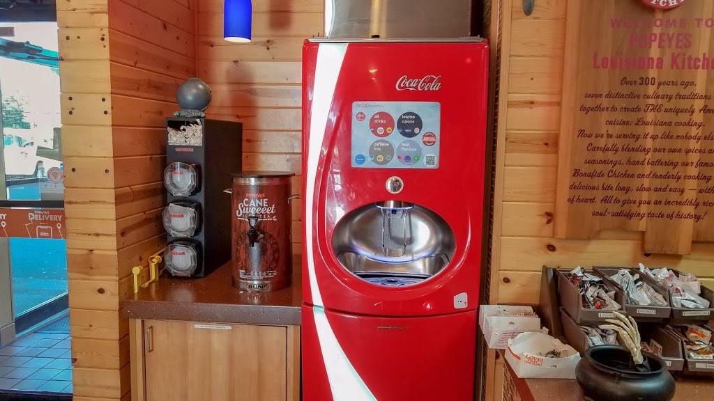 Popeyes Louisiana Kitchen | restaurant | 2390 Dixwell Ave, Hamden, CT 06514, USA | 2032887674 OR +1 203-288-7674