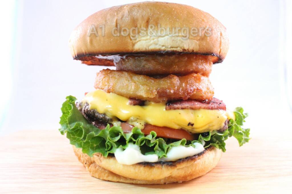 A1 dogs & Burgers | restaurant | 15430 Warren Ave, Dearborn, MI 48126, USA | 3138881515 OR +1 313-888-1515