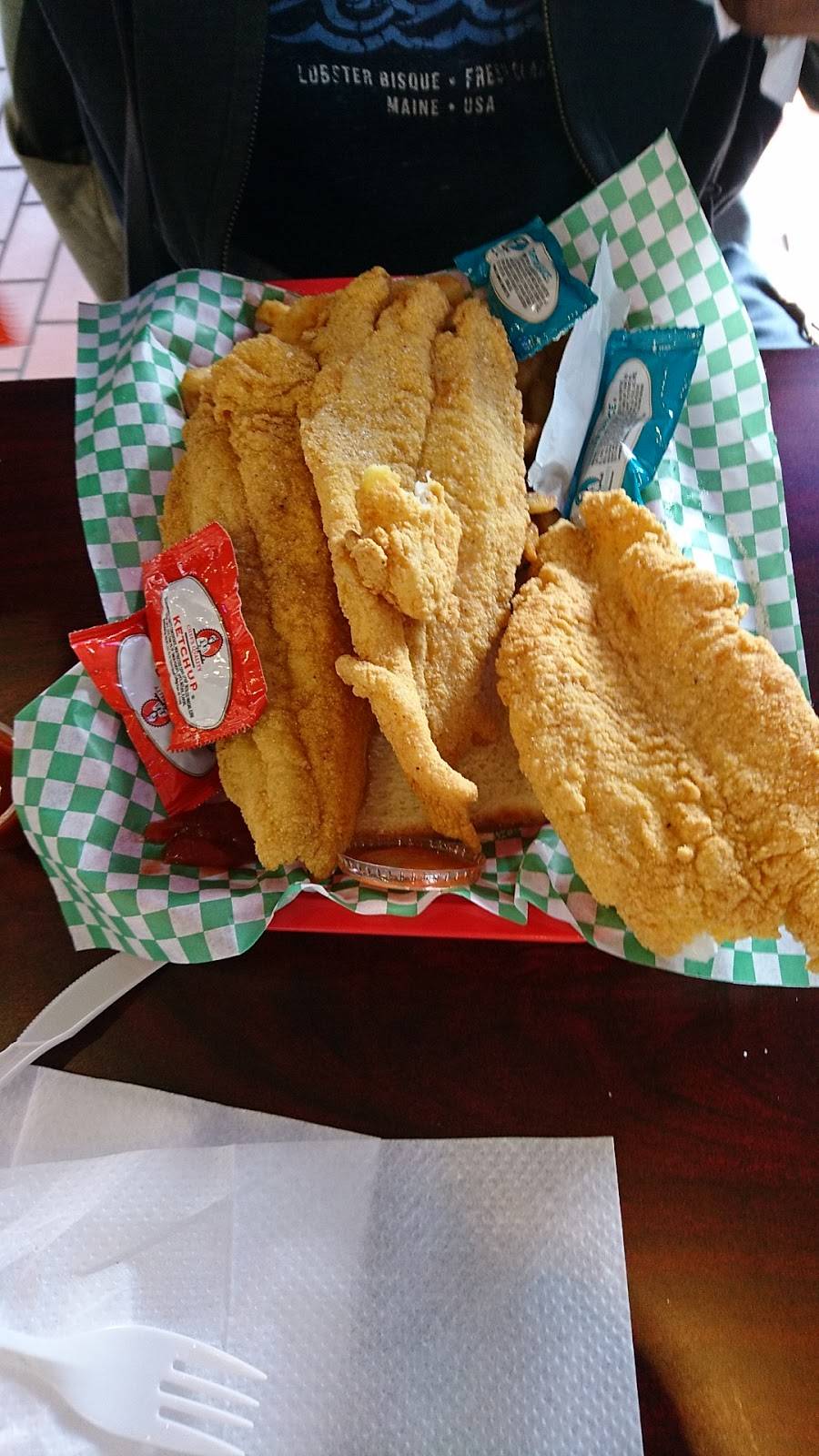 Captain Hook Fish & Chicken | restaurant | 7100 Bass Lake Rd, New Hope, MN 55428, USA | 7633259275 OR +1 763-325-9275