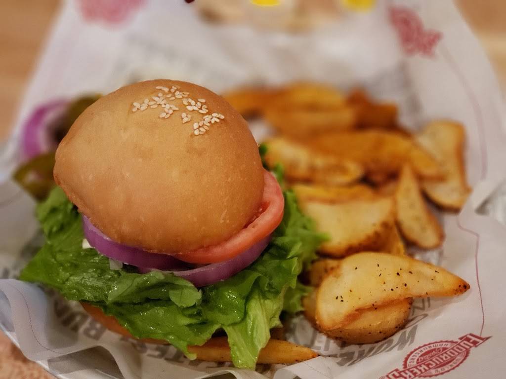 Fuddruckers | restaurant | 14000 Foulger Square, Woodbridge, VA 22192, USA | 5716596284 OR +1 571-659-6284