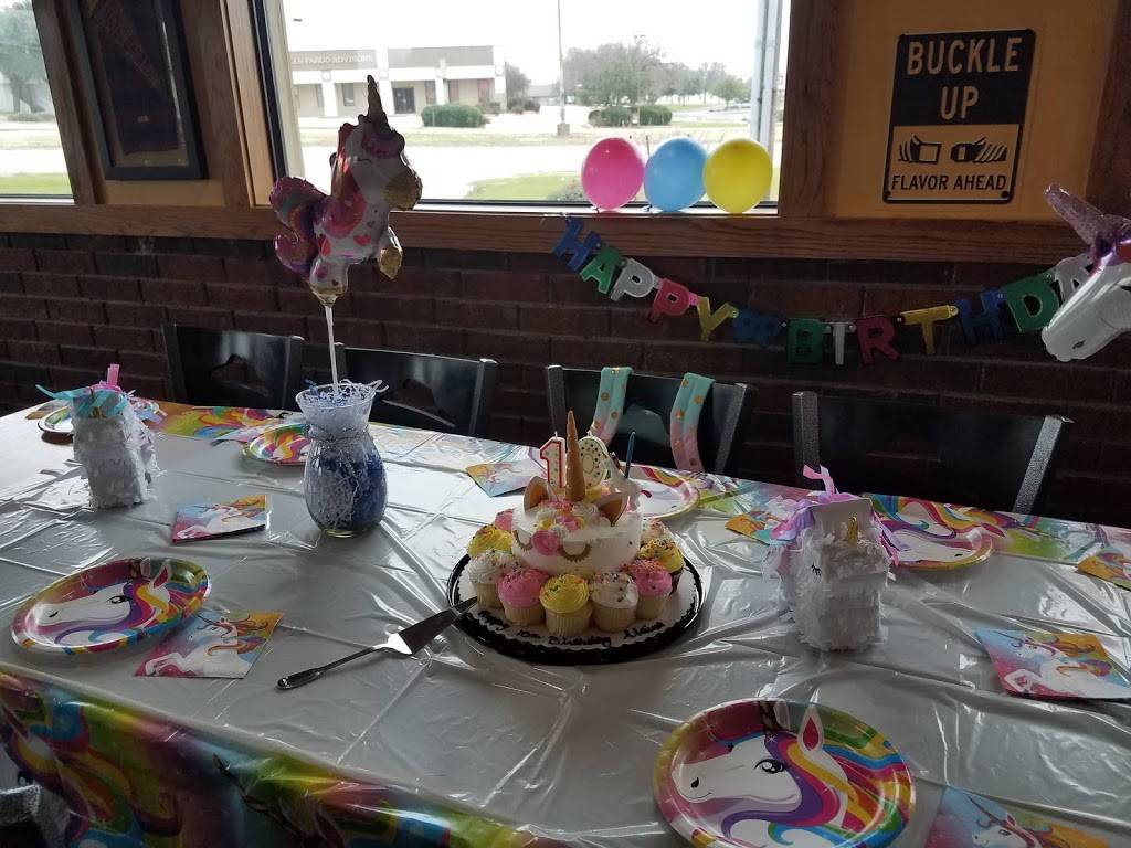 Pizza Hut | restaurant | 2020 Texoma Pkwy, Sherman, TX 75090, USA | 9038920303 OR +1 903-892-0303