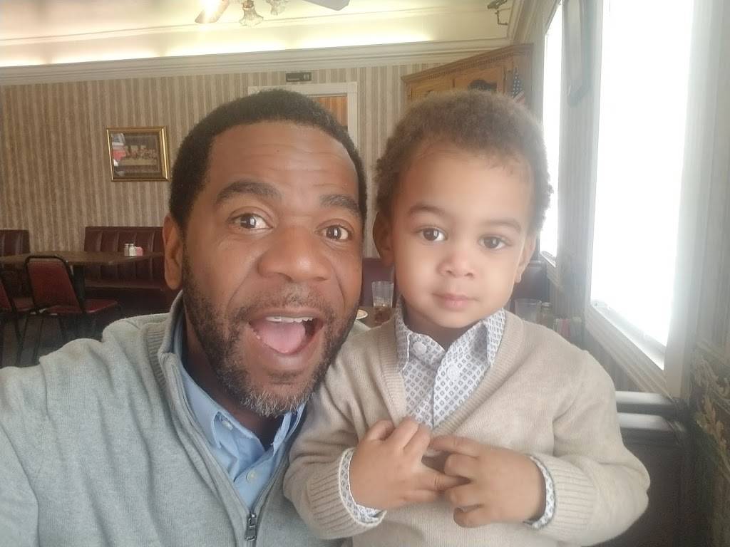 Karls Family Restaurant | restaurant | 5100 Hixson Pike, Hixson, TN 37343, USA | 4238755506 OR +1 423-875-5506