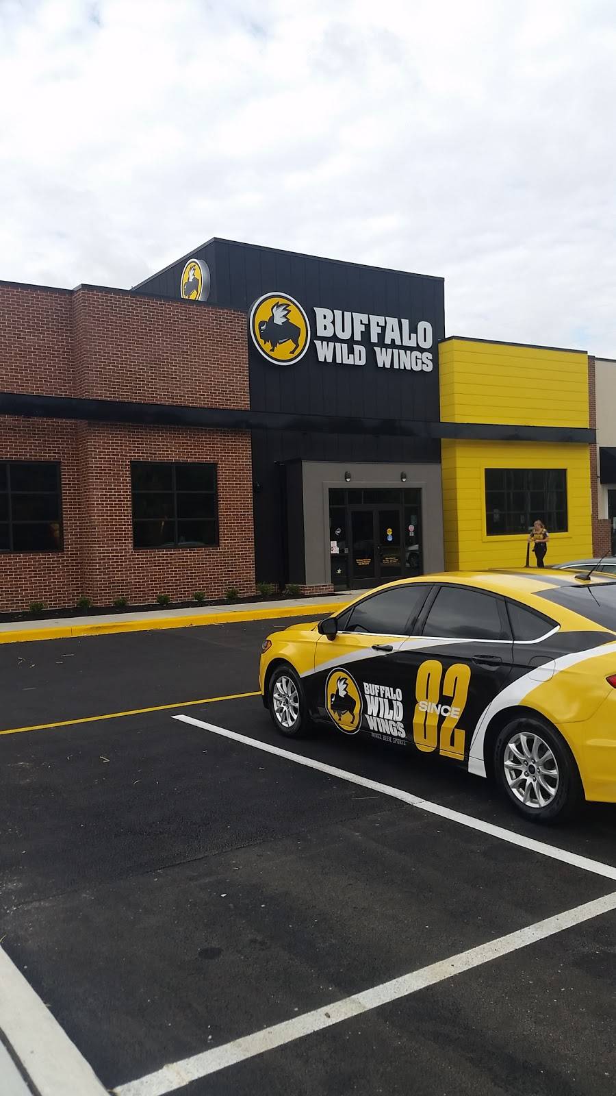 Buffalo Wild Wings | restaurant | 501 Stanton Christiana Rd, Newark, DE 19713, USA | 3029999211 OR +1 302-999-9211