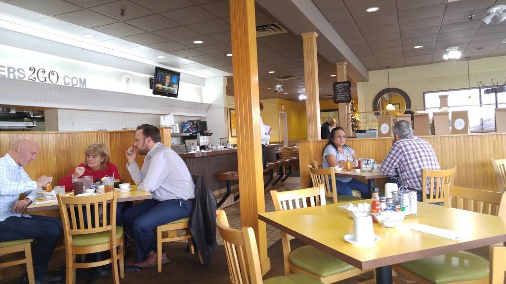 Christophers Restaurant | restaurant | 691 N York St, Elmhurst, IL 60126, USA | 6305301890 OR +1 630-530-1890