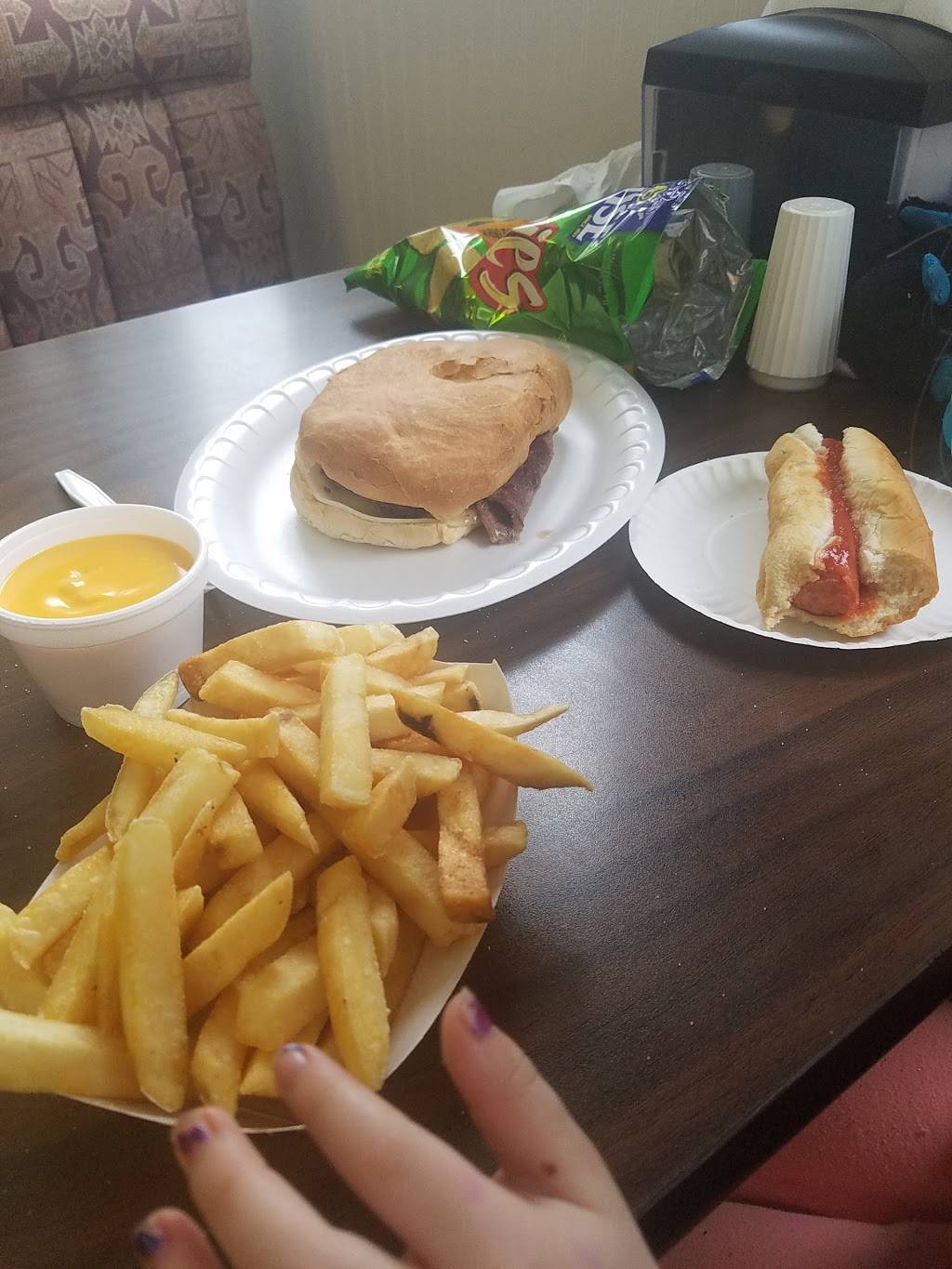 Steele Pier Hotdogs | restaurant | 368 Greenwood Rd, Altoona, PA 16602, USA | 8142012074 OR +1 814-201-2074