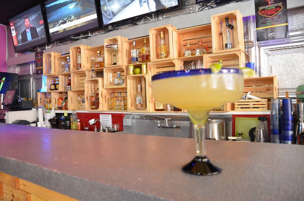 Mariachiles | restaurant | 318 St Johns Ave, Palatka, FL 32177, USA | 3865302114 OR +1 386-530-2114