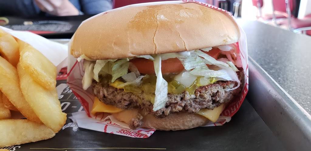 Fatburger | restaurant | 314 W Valley Pkwy, Escondido, CA 92025, USA | 7604899999 OR +1 760-489-9999
