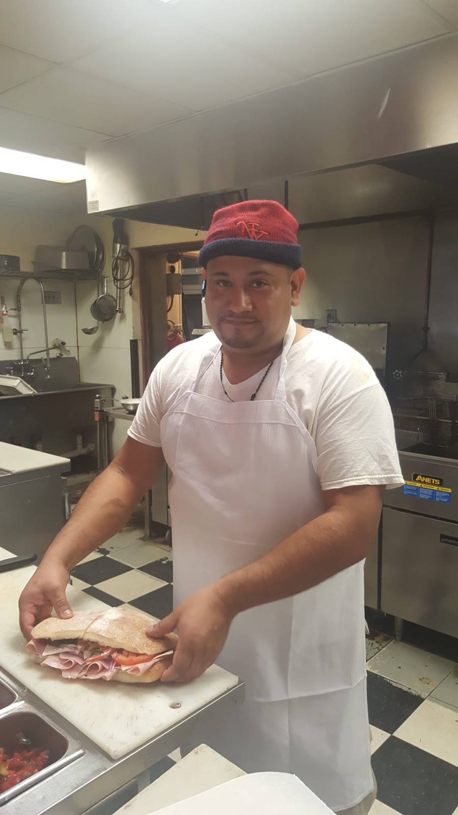 Chase Ave Pizza &Catering | restaurant | 581 Chase Ave, Waterbury, CT 06704, USA | 2037552624 OR +1 203-755-2624