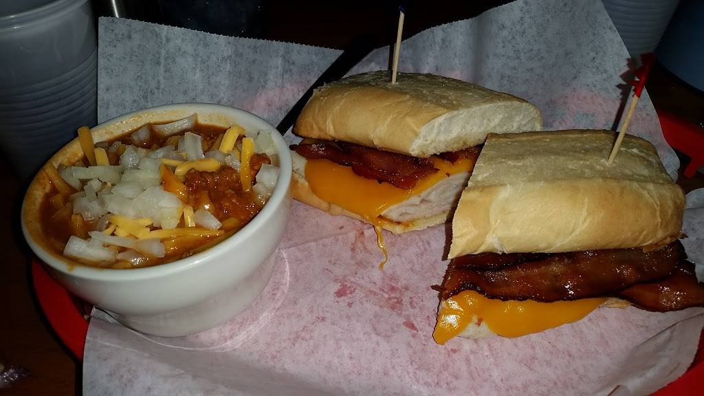 Buckinghams Bar & Grill | restaurant | 802 Regent St, Madison, WI 53715, USA | 6082514744 OR +1 608-251-4744