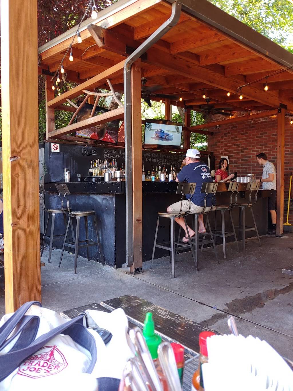 B Street Public House | restaurant | 117 Broadway St, Chico, CA 95928, USA | 5308998203 OR +1 530-899-8203