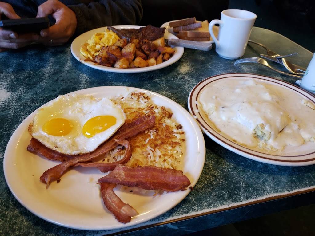 Old Country Coffee Shop | restaurant | 32019 Holiday Ln, Running Springs, CA 92382, USA | 9098673100 OR +1 909-867-3100