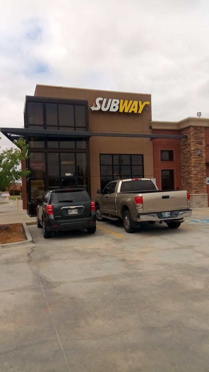 Subway | restaurant | 7105 W Hefner Rd, Oklahoma City, OK 73162, USA | 4056035076 OR +1 405-603-5076