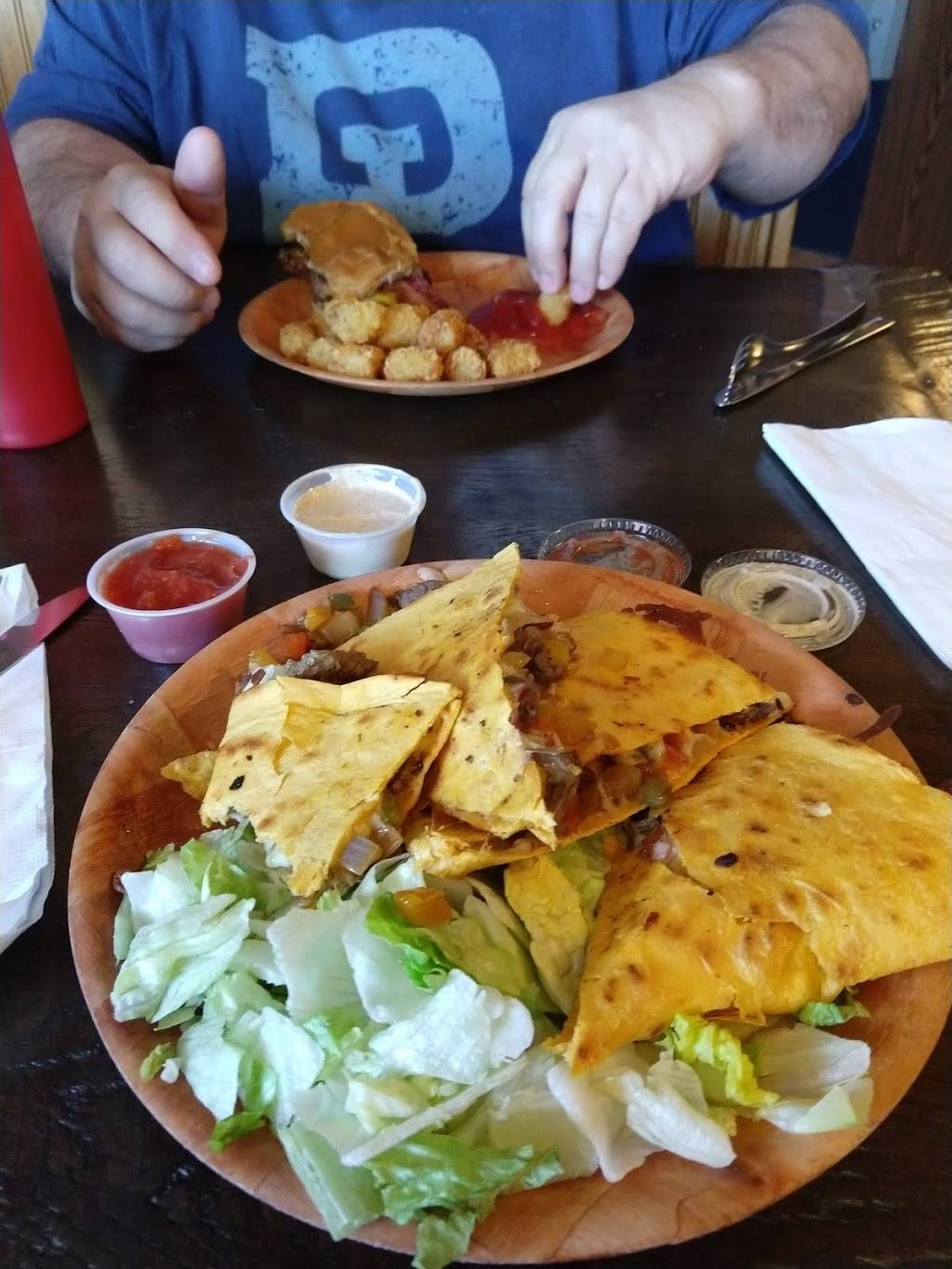 Luckys Tavern | restaurant | 31020 Government Dr, Pequot Lakes, MN 56472, USA | 2185684177 OR +1 218-568-4177