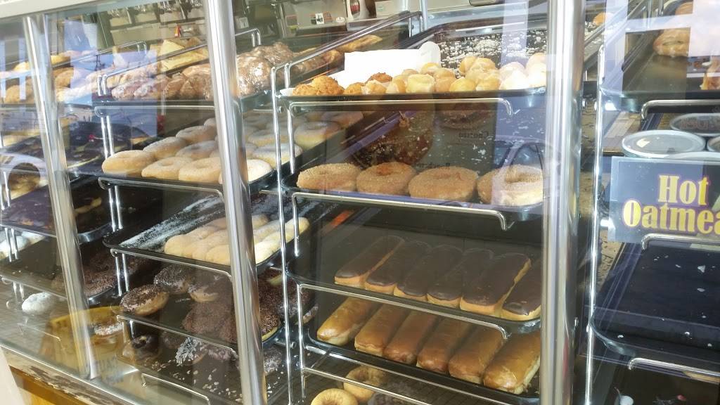 Yum Yum Donuts | cafe | 540 S. Gaffey St, San Pedro, CA 90731, USA | 3108321876 OR +1 310-832-1876