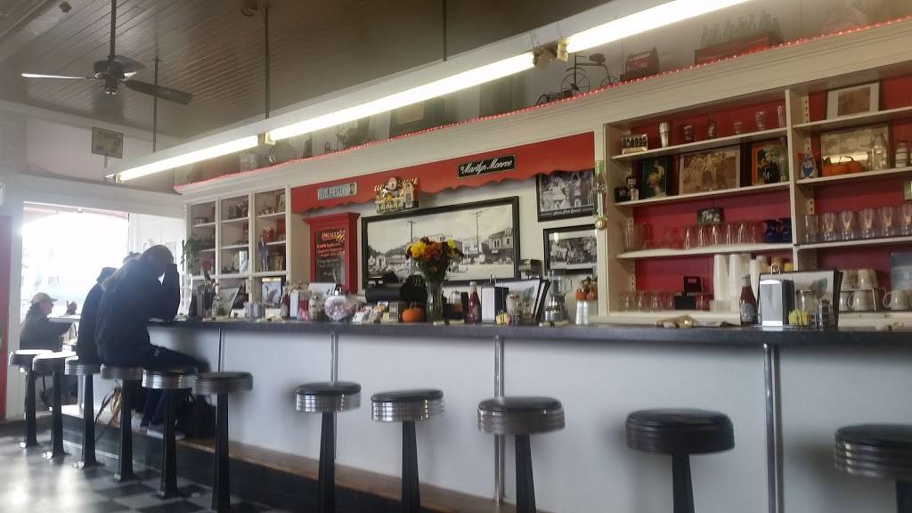 Breens Diner | restaurant | 170 Main St, Pepperell, MA 01463, USA | 9789259043 OR +1 978-925-9043