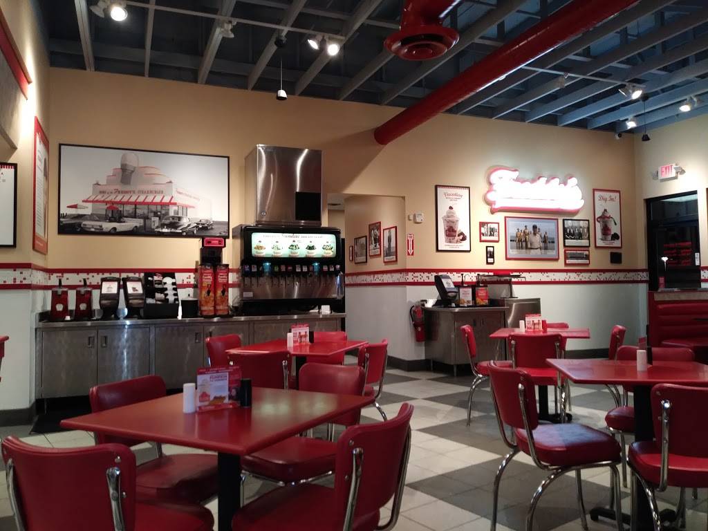 Freddys Frozen Custard & Steakburgers | restaurant | 3777 Plainfield Ave NE, Grand Rapids, MI 49525, USA | 6163332518 OR +1 616-333-2518