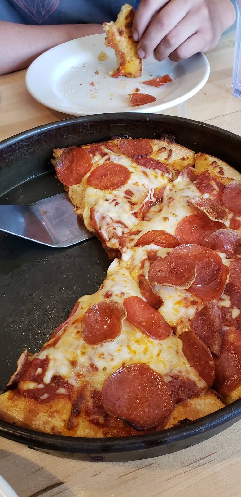 Old Chicago | restaurant | 2155 Prairie Center Pkwy, Brighton, CO 80601, USA | 7204457870 OR +1 720-445-7870