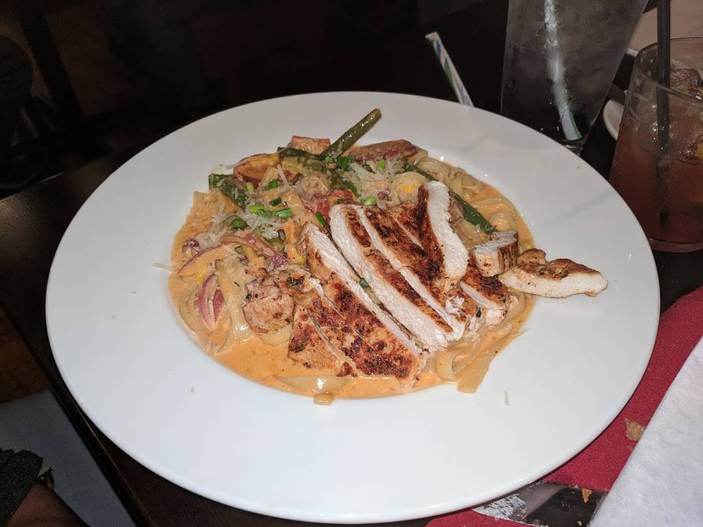 Daniels | restaurant | 2801 Ward Blvd, Wilson, NC 27893, USA | 2522811349 OR +1 252-281-1349