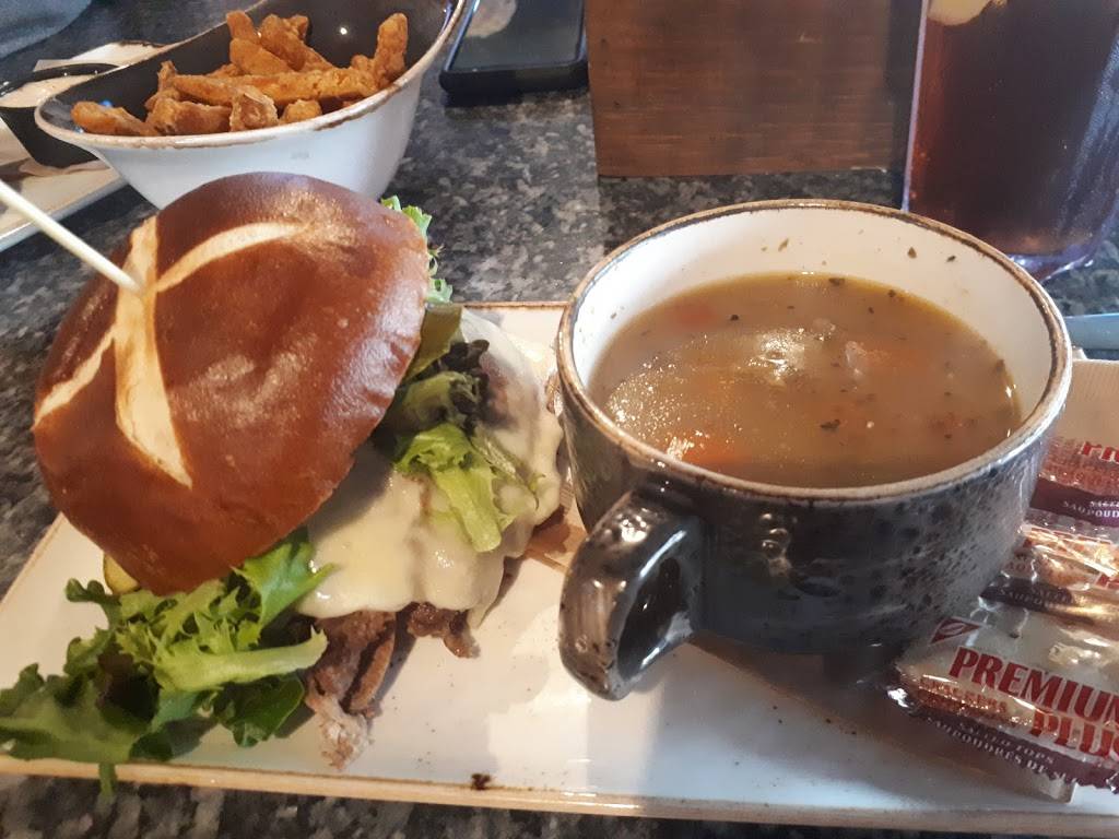 Bad Dog Corunna | restaurant | 368 Lyndoch St, Corunna, ON N0N 1G0, Canada | 5198624100 OR +1 519-862-4100