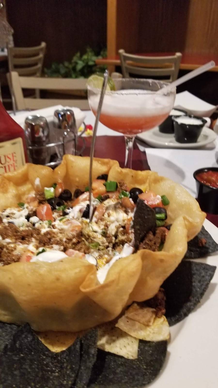 Gippers Sports Bar & Grill | restaurant | 1860 University Ave, Green Bay, WI 54302, USA | 9204351515 OR +1 920-435-1515