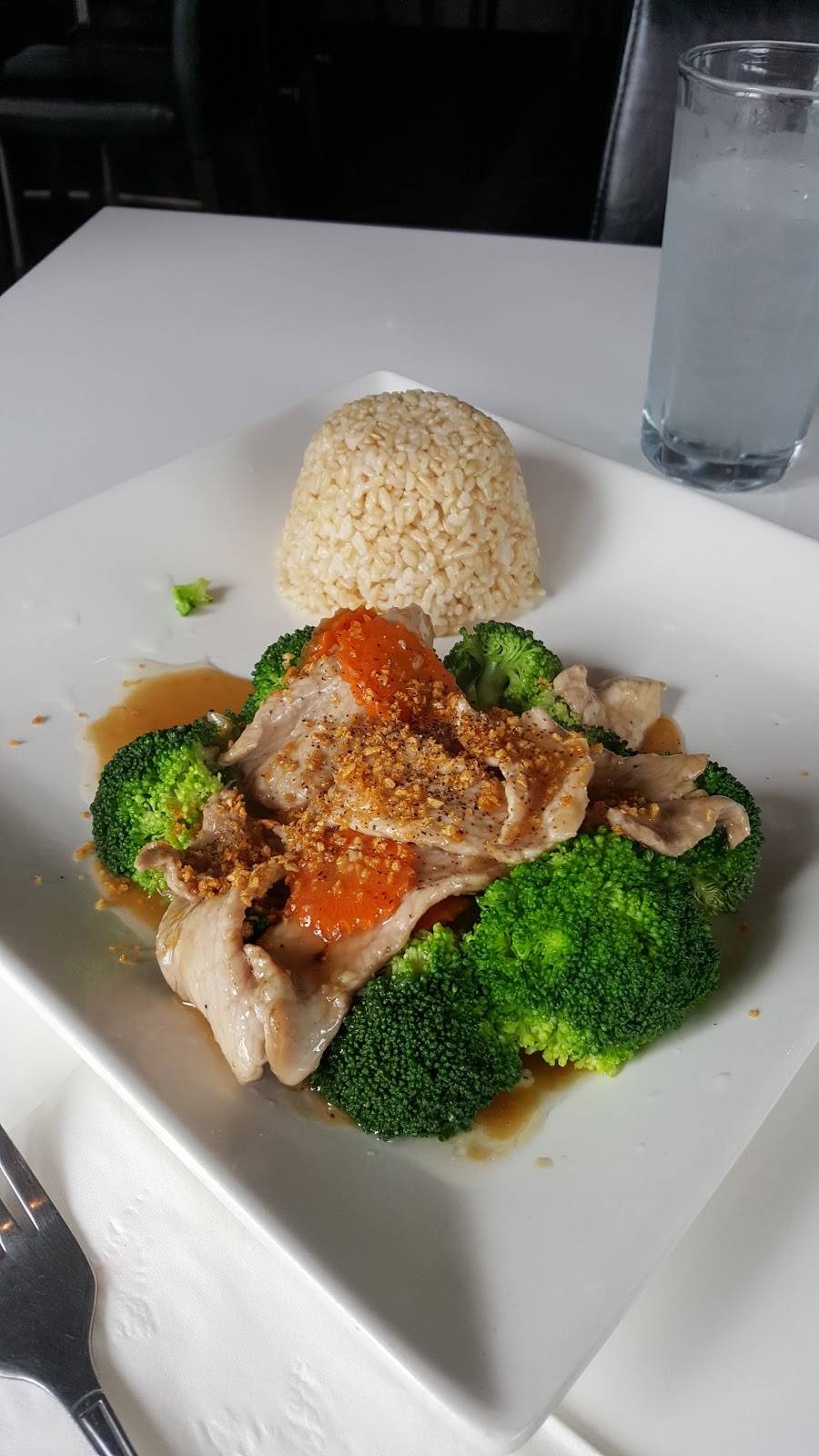 Monster Thai Thai Cuisine | restaurant | 12920 Riverside Dr, Sherman Oaks, CA 91423, USA | 8189905206 OR +1 818-990-5206