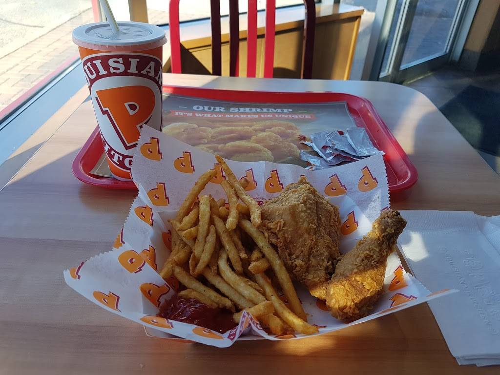 Popeyes | restaurant | 7 Anne St S, Barrie, ON L4N 2C4, Canada | 7057333500 OR +1 705-733-3500