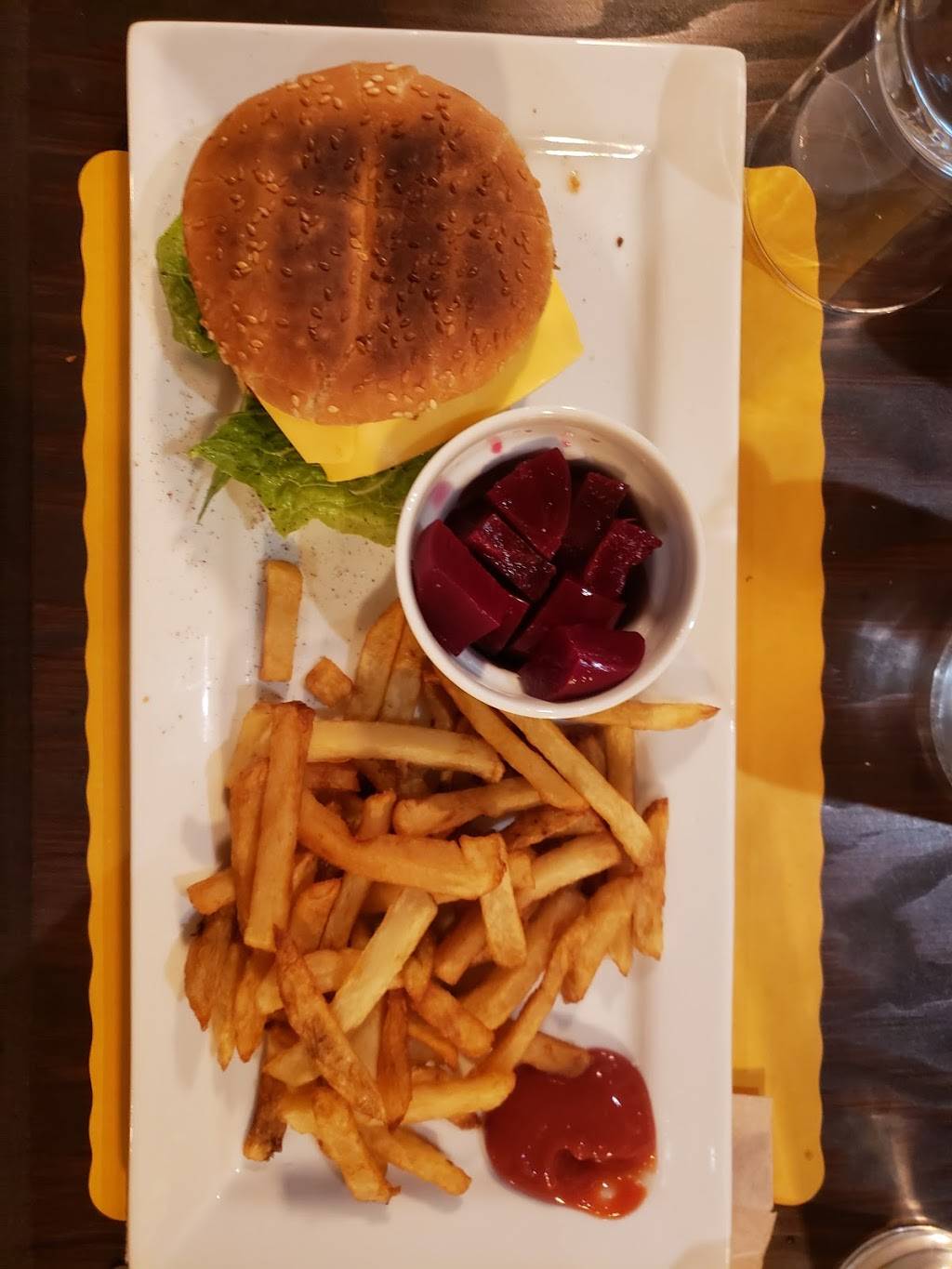 LE SAINT-H | restaurant | 3500 Chemin des Quatre-Bourgeois Suite 40, Québec, QC G1W 2L2, Canada | 4183802432 OR +1 418-380-2432