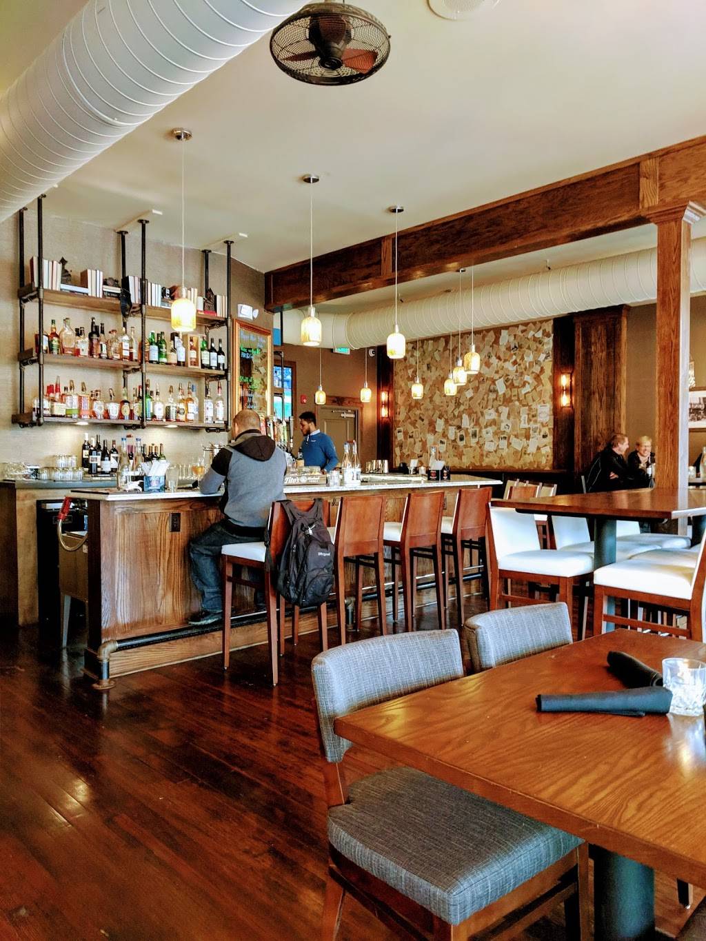 Gaslight Bar and Grill | restaurant | 351 Ludlow Ave, Cincinnati, OH 45220, USA | 5138613663 OR +1 513-861-3663