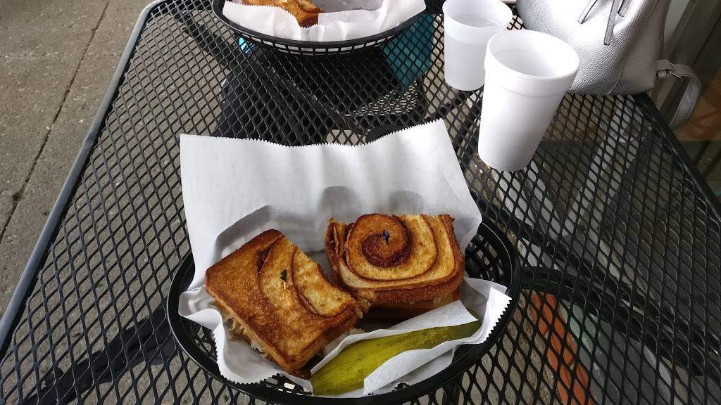 Dagwoods Deli & Catering | restaurant | 33179 Grand River Ave, Farmington, MI 48336, USA | 2484743800 OR +1 248-474-3800