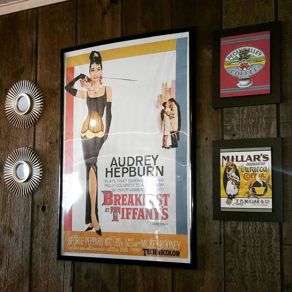 Breakfast At Tiffanys | restaurant | 7840 NY-5, Clinton, NY 13323, USA | 3158538093 OR +1 315-853-8093