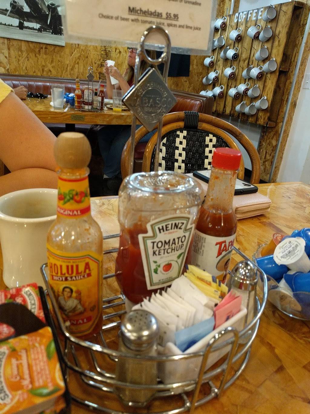 Corona Airport Cafe | restaurant | 1903 Aviation Dr, Corona, CA 92880, USA | 9512731643 OR +1 951-273-1643