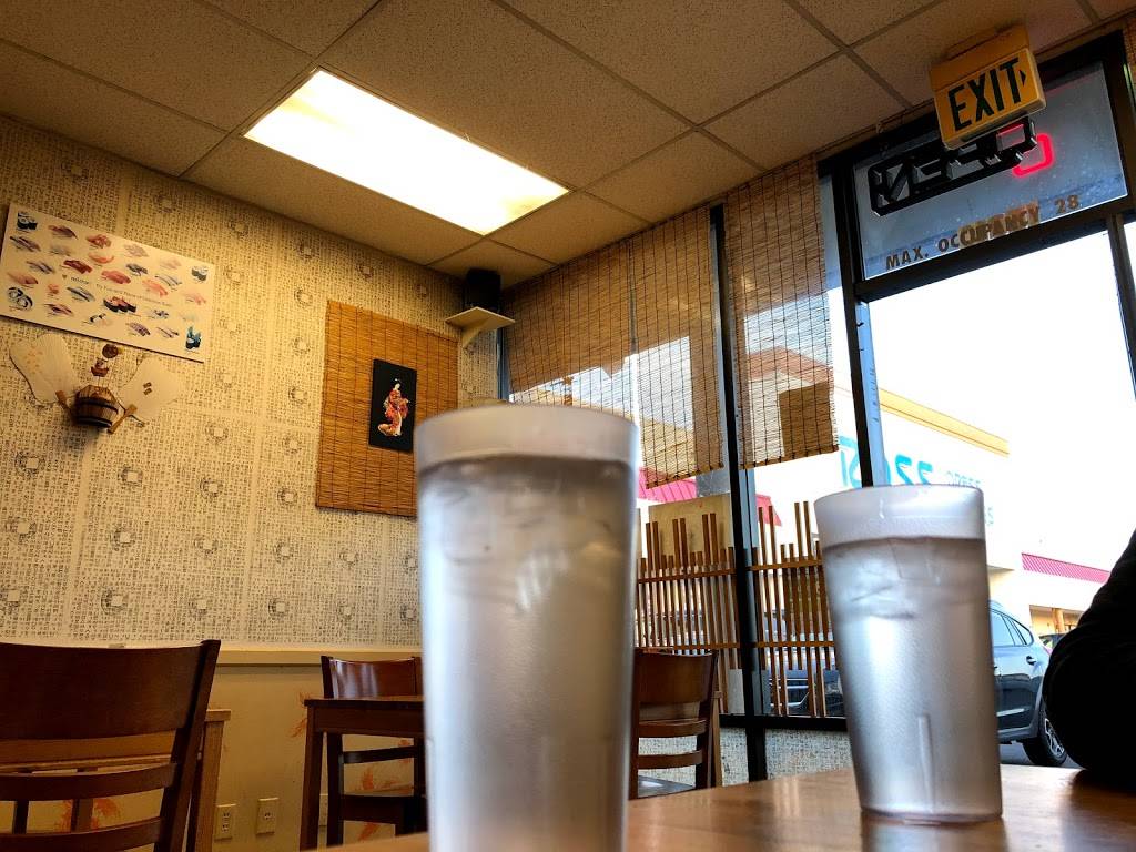 Sushi Maki | restaurant | 15710 1st Ave S, Burien, WA 98148, USA | 2062426400 OR +1 206-242-6400
