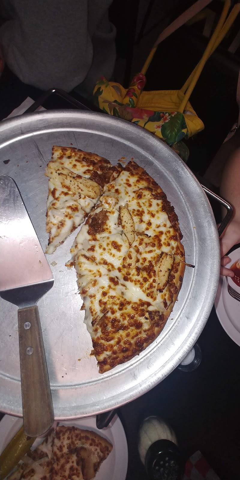 Hideout Pizzaria | restaurant | 5620 Barrett Ln, Louisville, KY 40272, USA | 5027423145 OR +1 502-742-3145