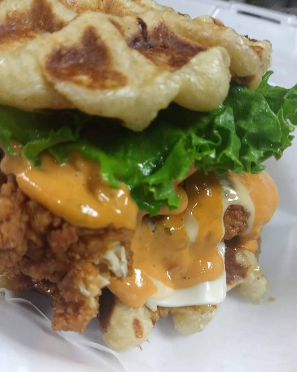 Roosters Chicken & Waffles | restaurant | 333 Arch St, New Britain, CT 06051, USA | 8602241991 OR +1 860-224-1991