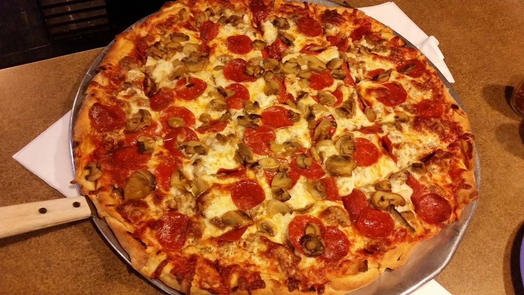 Falcos Pizza | restaurant | 2806 W 40th Pl, Chicago, IL 60632, USA | 7735237996 OR +1 773-523-7996