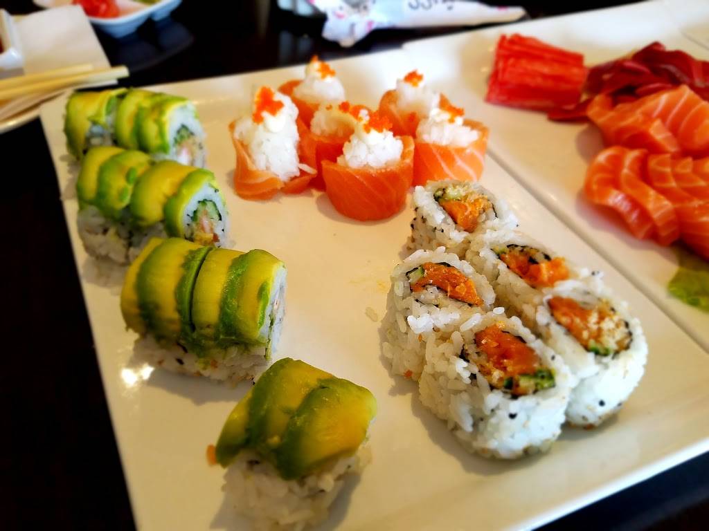 Sushi Huang Japanese Cuisine | restaurant | 265 Edward St, Aurora, ON L4G 3M7, Canada | 9057271133 OR +1 905-727-1133