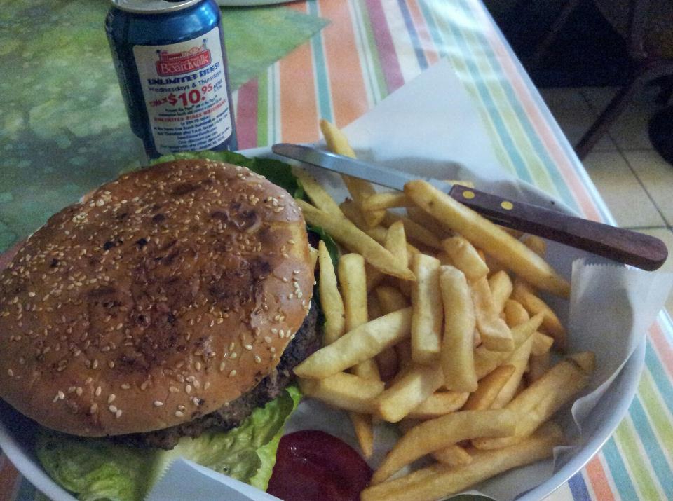 Georges Burger | restaurant | 3121 Yosemite Blvd, Modesto, CA 95354, USA | 2095216666 OR +1 209-521-6666