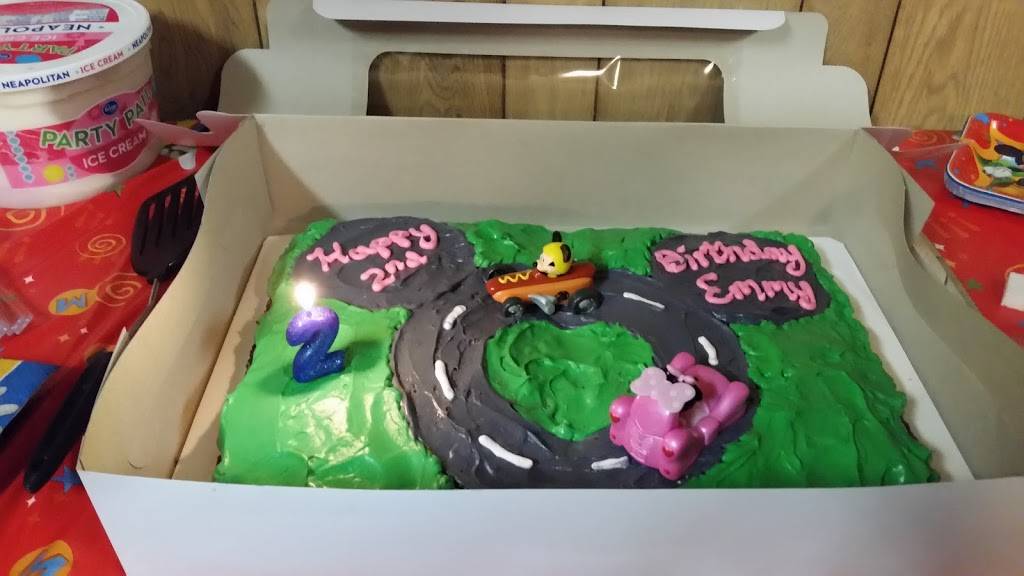 Family Pizzeria | restaurant | 818 N Sterling Ave, Veedersburg, IN 47987, USA | 7652940023 OR +1 765-294-0023