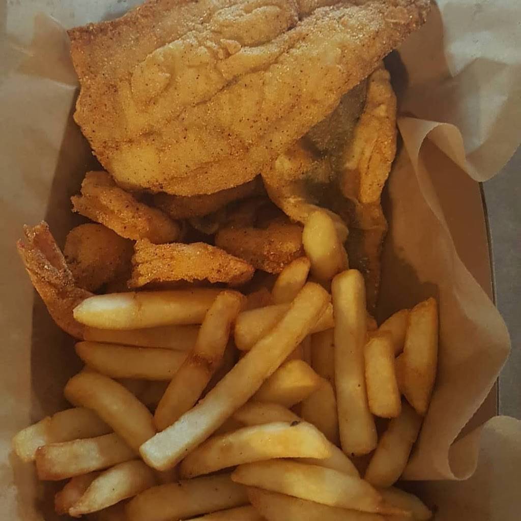 Fish & Chikzz | restaurant | 238 Broadway, Newburgh, NY 12550, USA | 8456707282 OR +1 845-670-7282