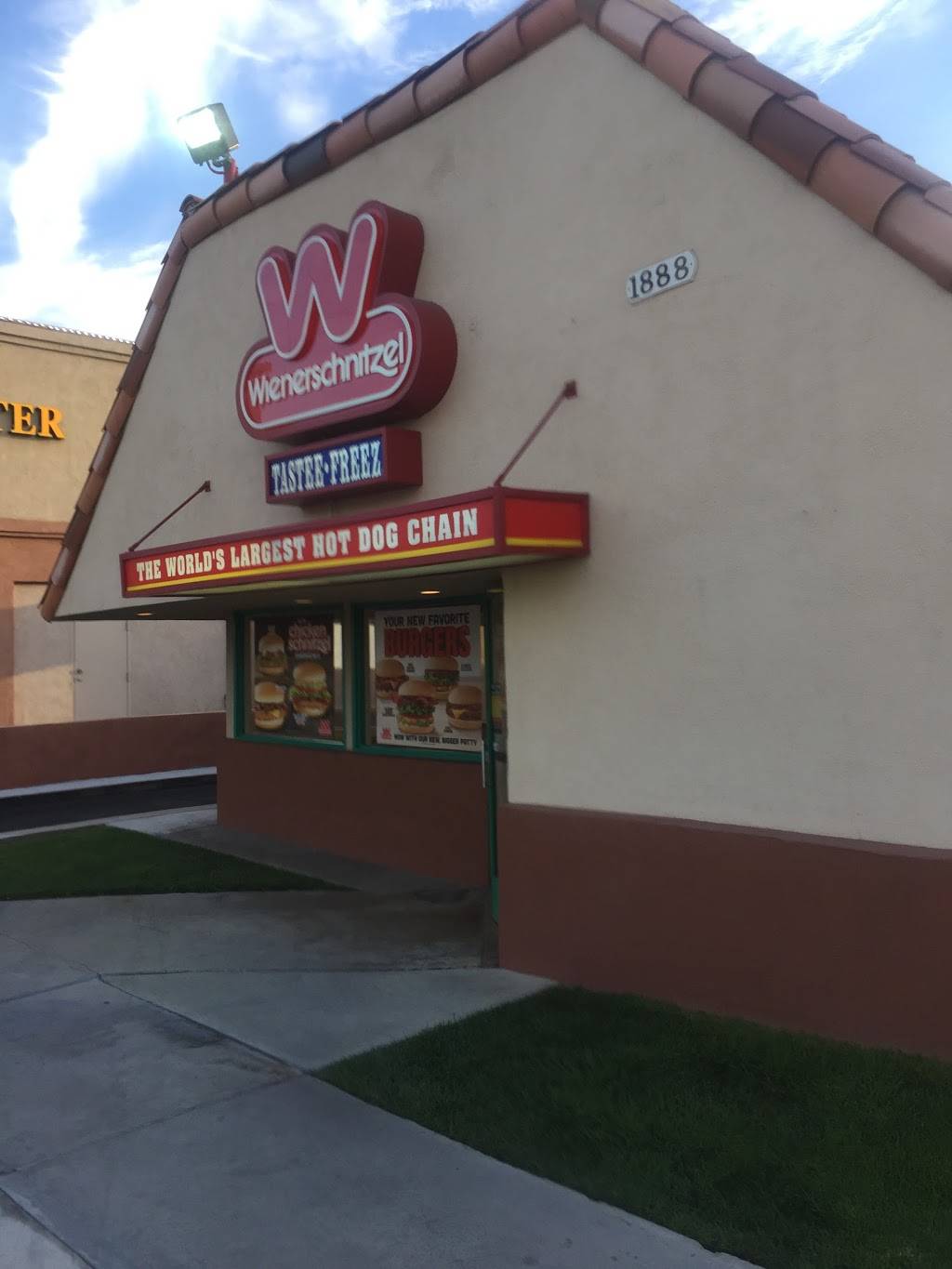 Wienerschnitzel | restaurant | 1888 N Tustin Ave, Orange, CA 92865, USA | 7146379835 OR +1 714-637-9835