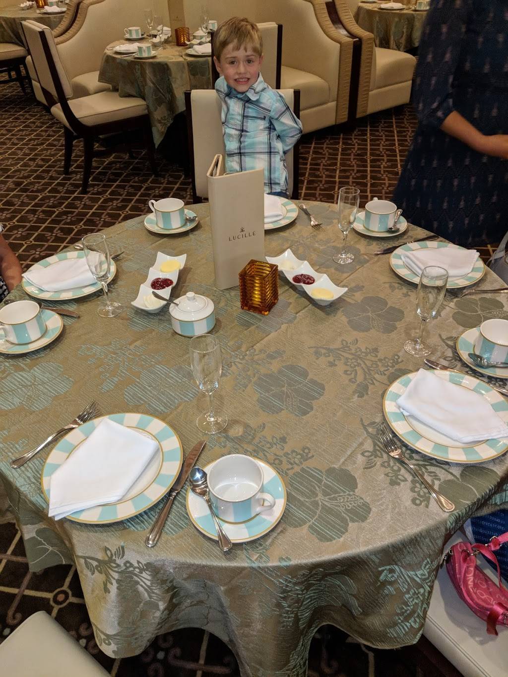 Lucille Restaurant At Drury Lane | restaurant | 100 Drury Lane, Oakbrook Terrace, IL 60181, USA | 6305308300 OR +1 630-530-8300