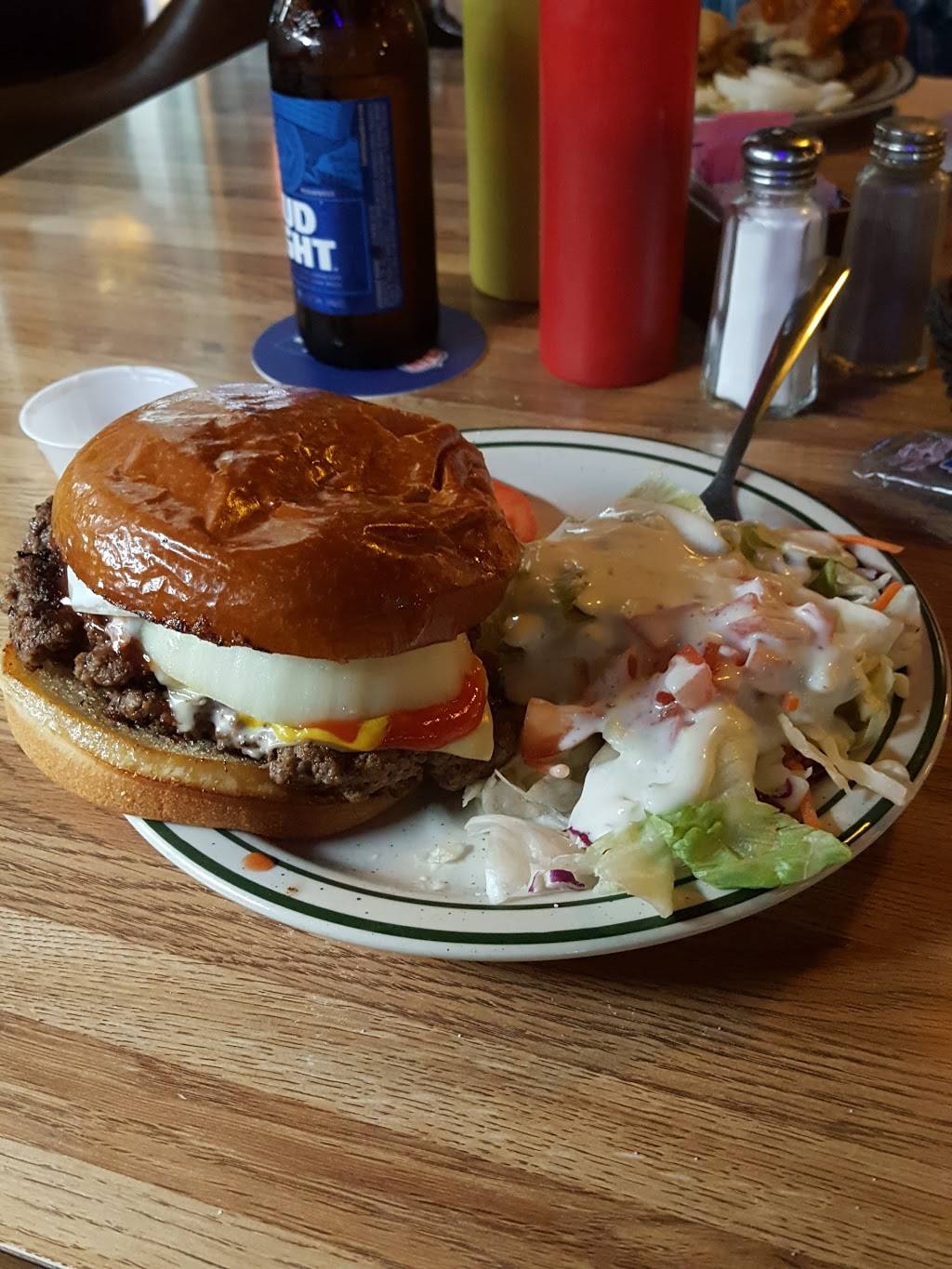 Walts All American Bar | restaurant | 5534 W Central Ave, Wichita, KS 67212, USA | 3169439567 OR +1 316-943-9567